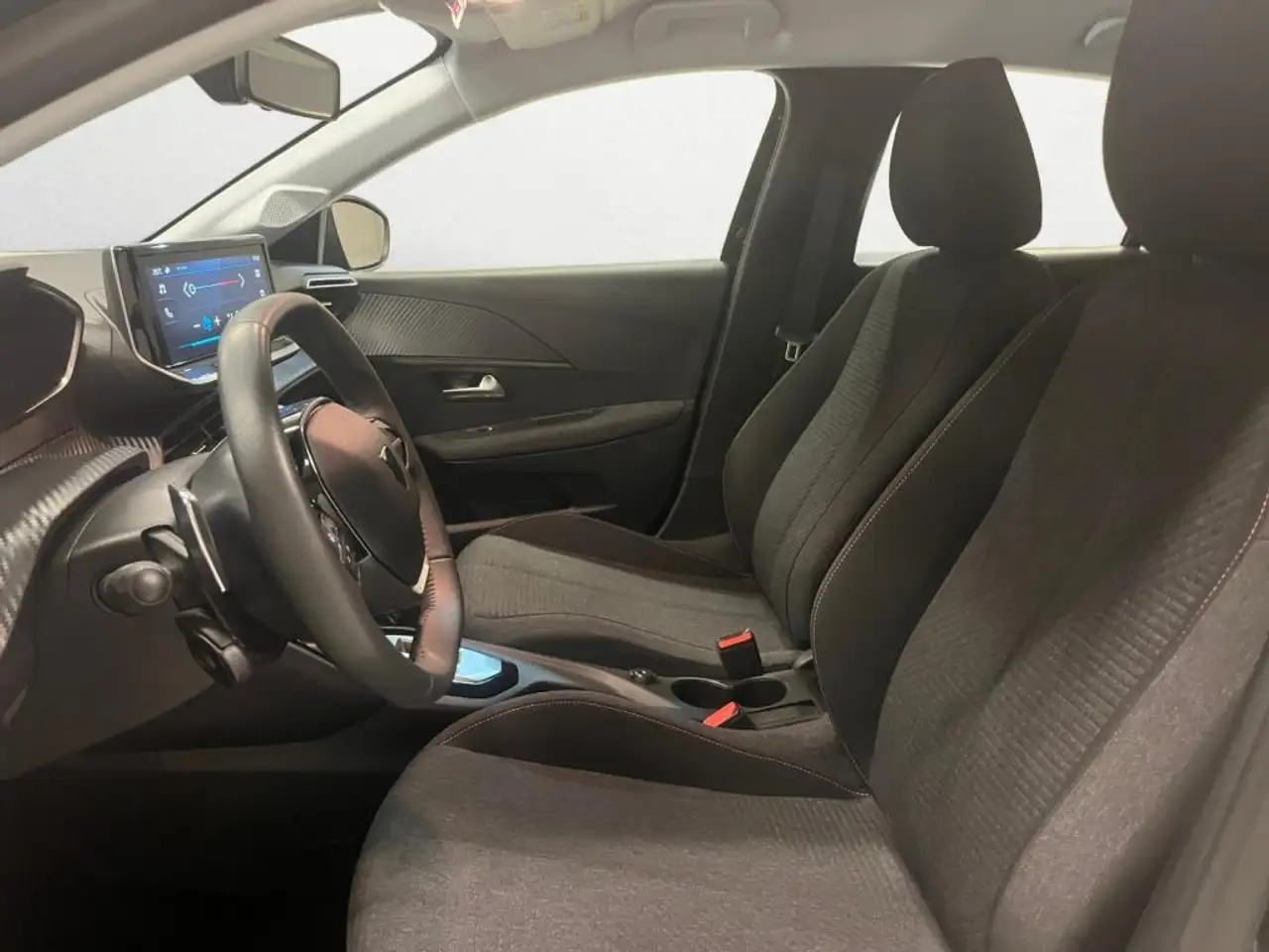 Peugeot 208 208 — photo 10