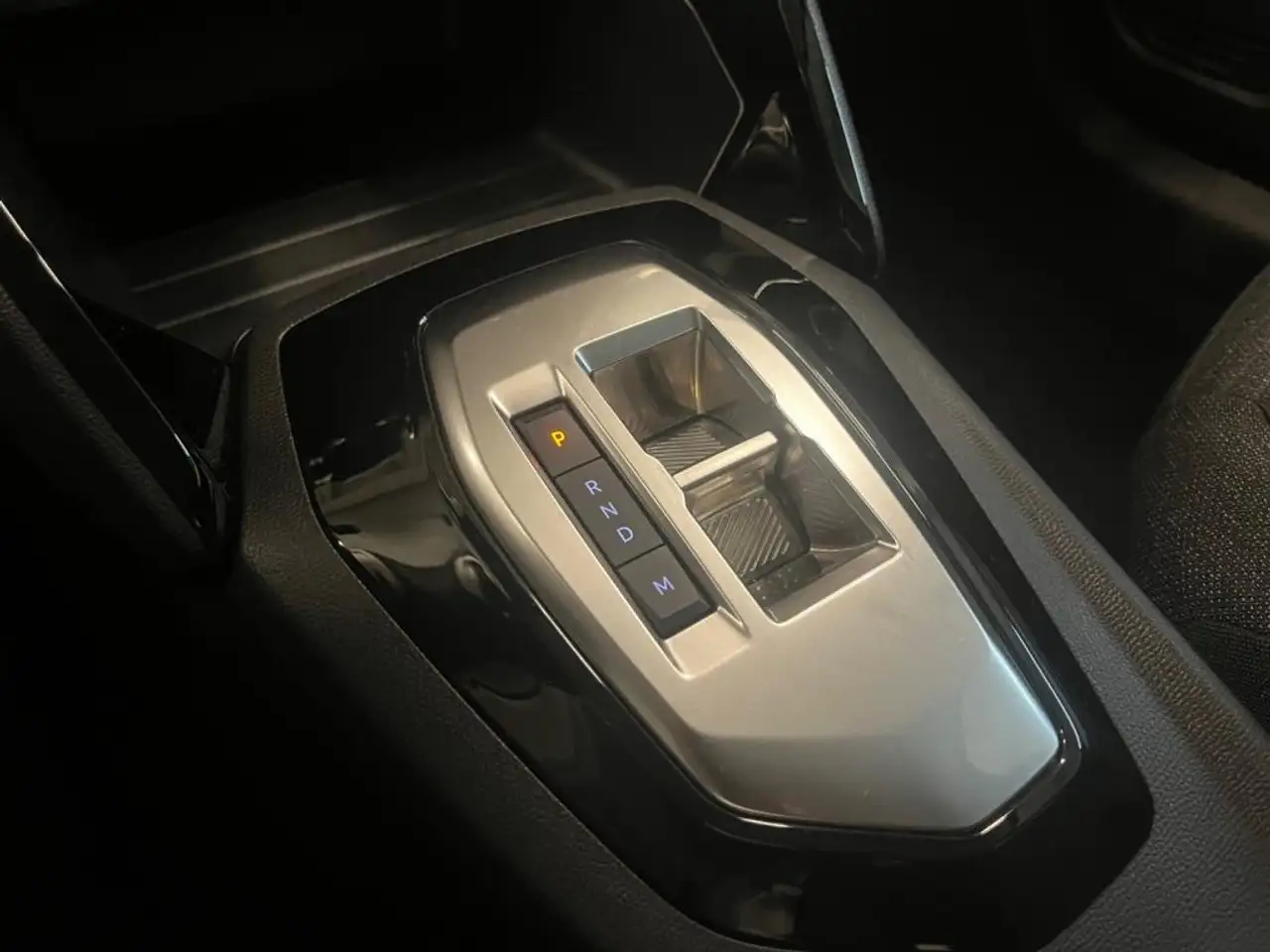 Peugeot 208 208 — photo 21