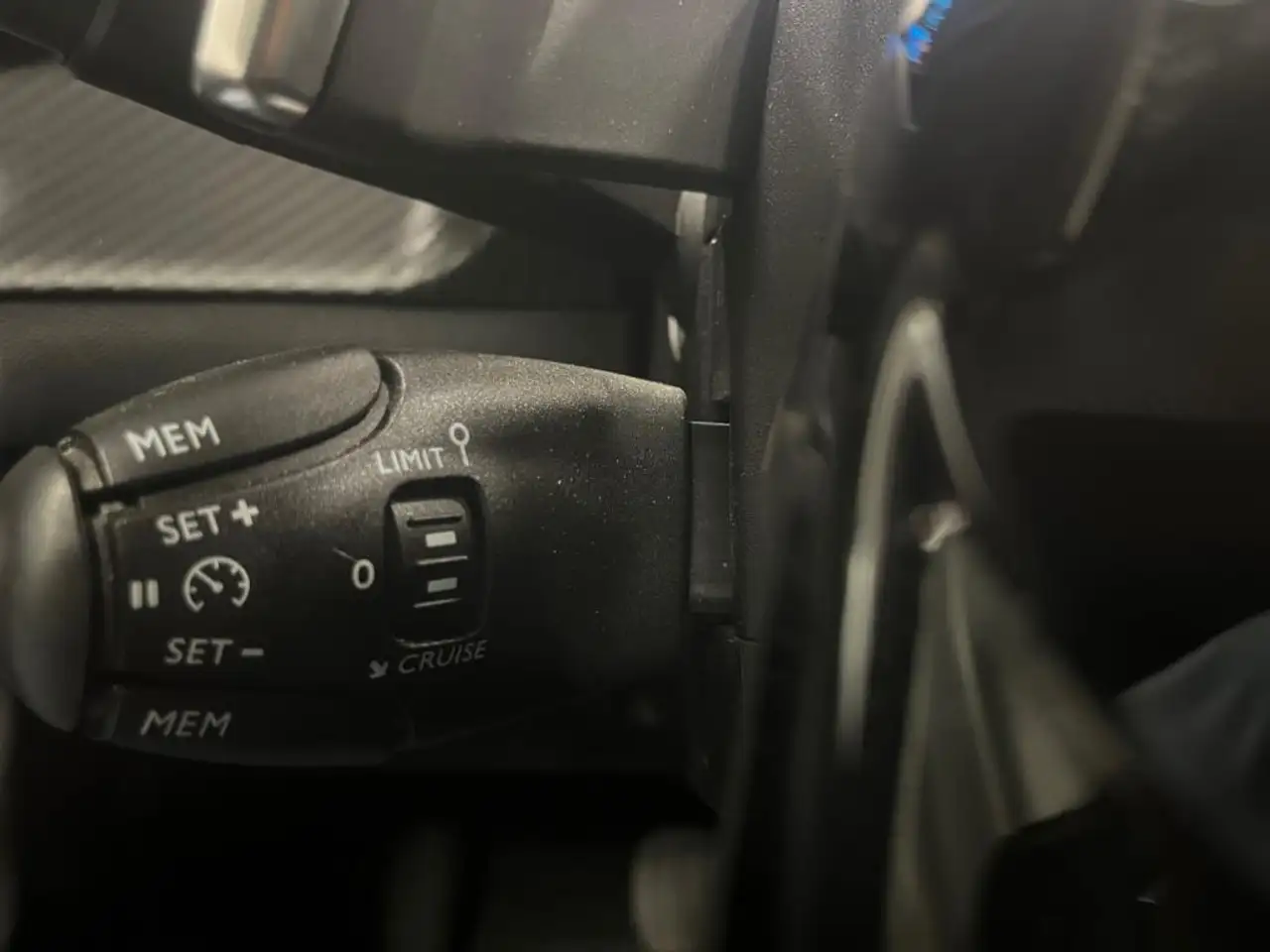 Peugeot 208 208 — photo 14