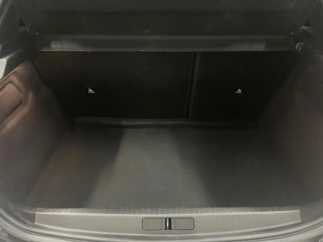 Peugeot 208 208 — photo 28