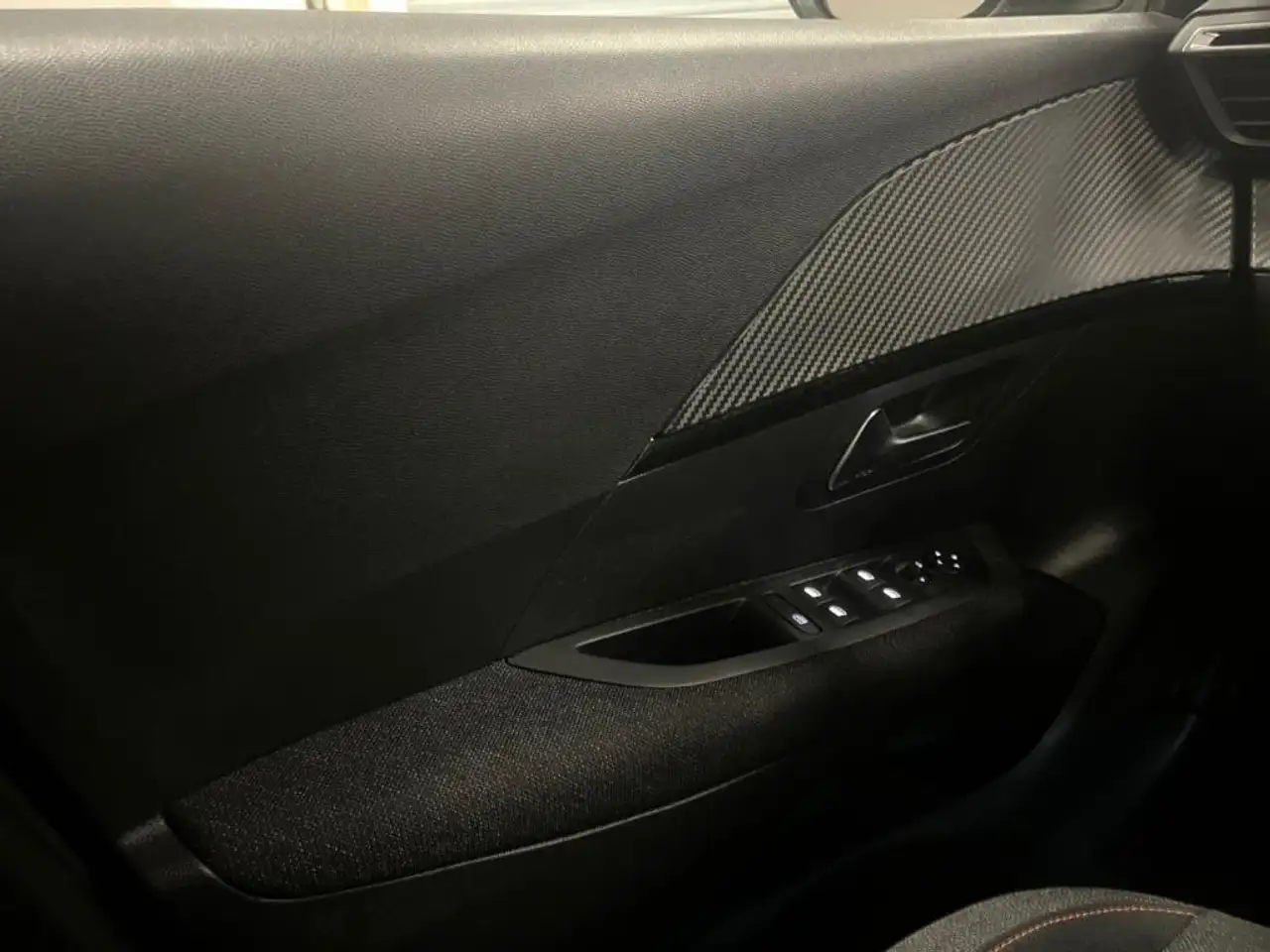 Peugeot 208 208 — photo 13