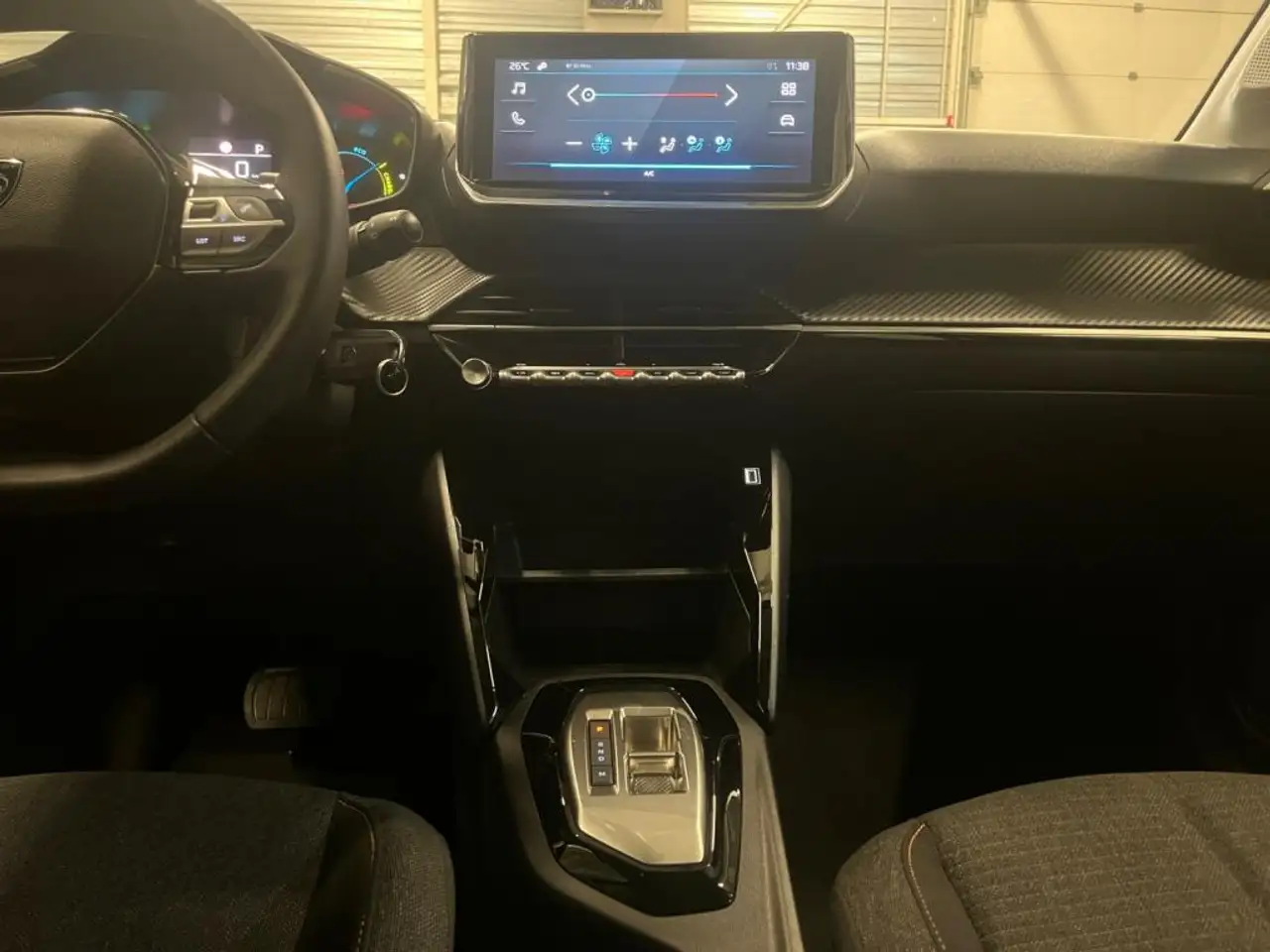 Peugeot 208 208 — photo 19