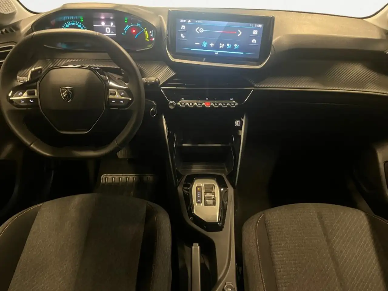 Peugeot 208 208 — photo 9