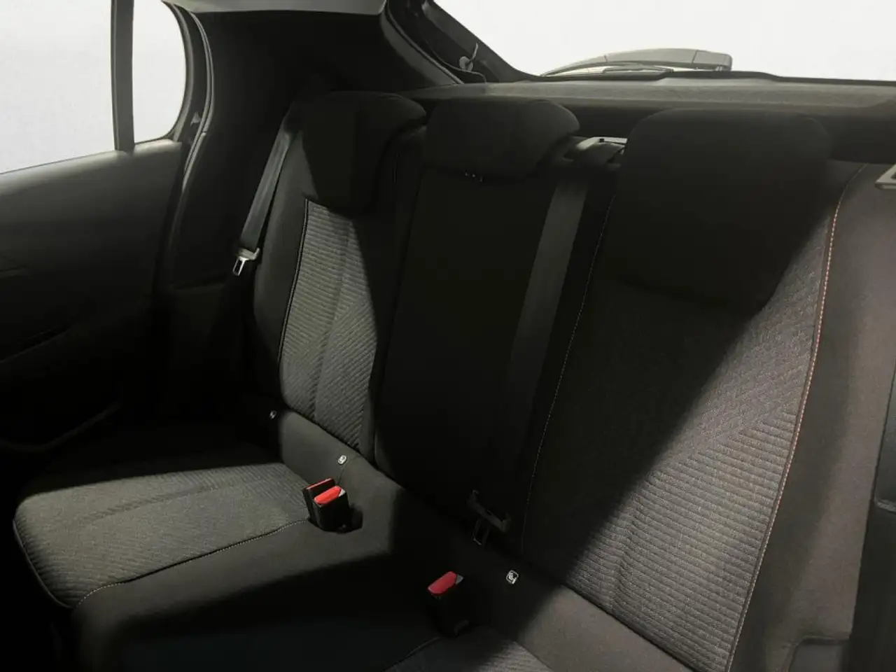 Peugeot 208 208 — photo 12