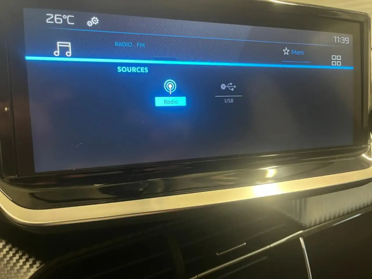 Peugeot 208 208 — photo 22