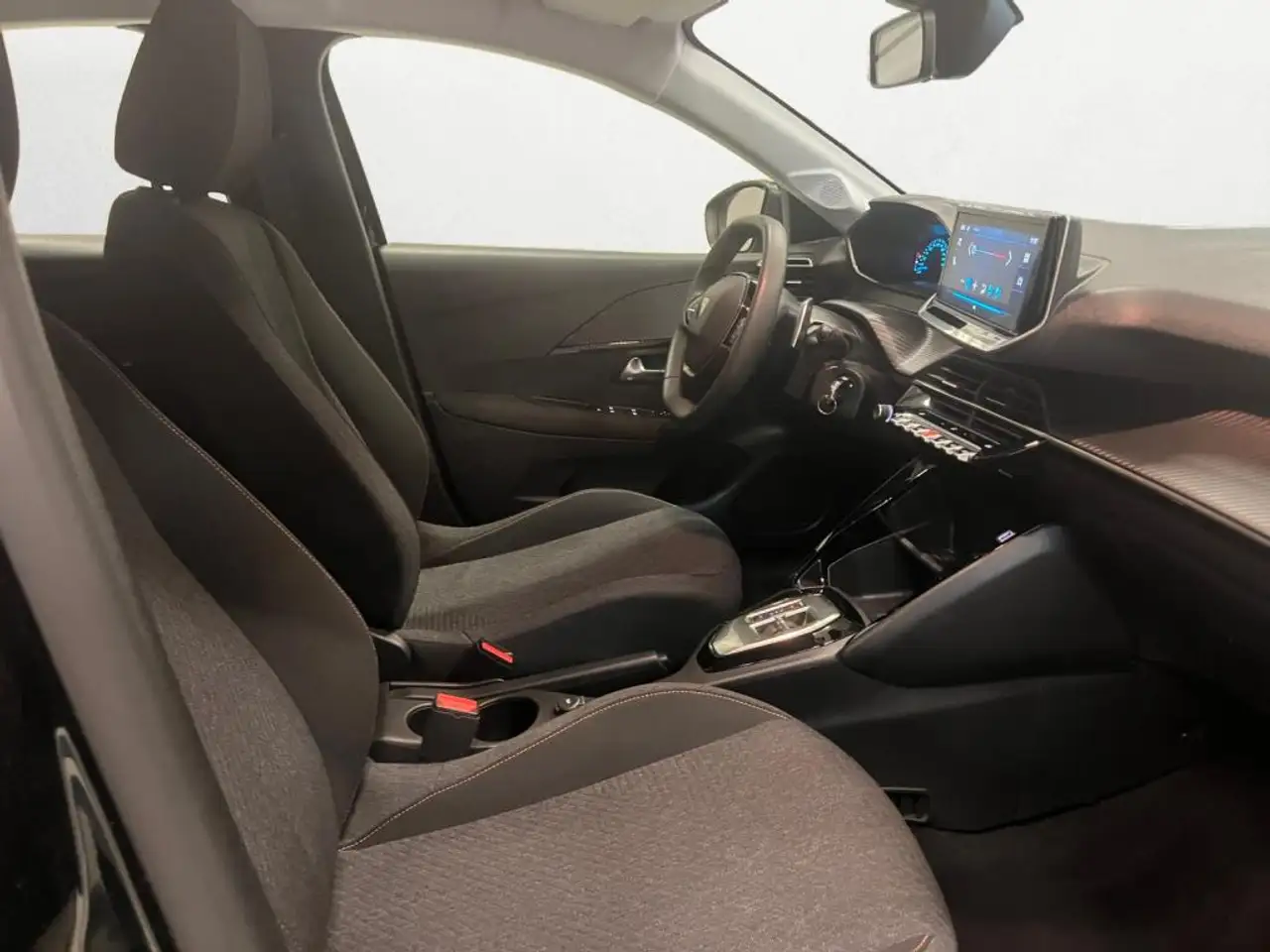 Peugeot 208 208 — photo 11