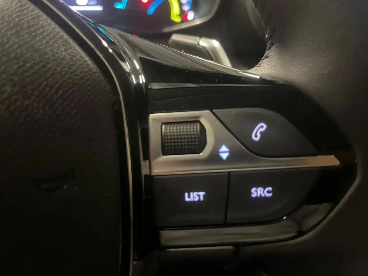 Peugeot 208 208 — photo 18