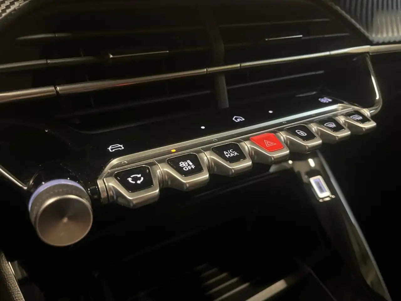 Peugeot 208 208 — photo 20