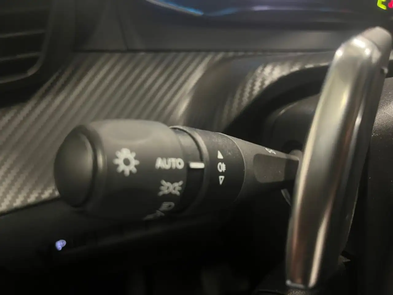 Peugeot 208 208 — photo 15