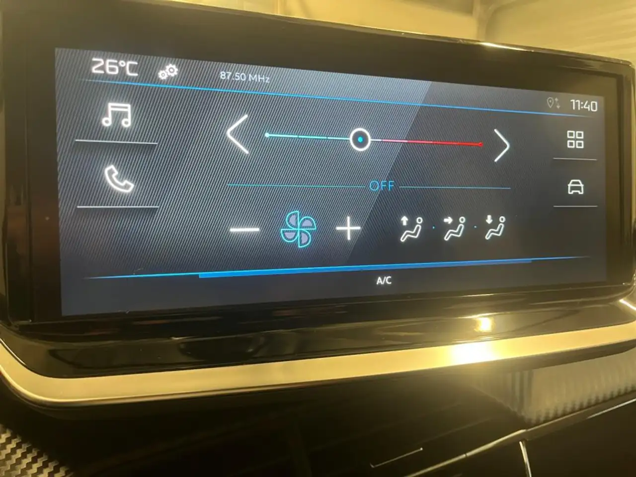 Peugeot 208 208 — photo 25