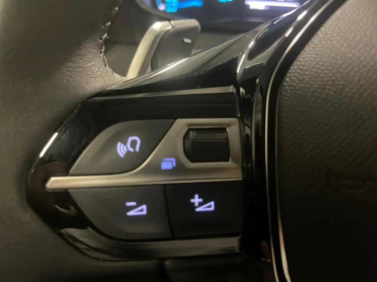 Peugeot 208 208 — photo 17