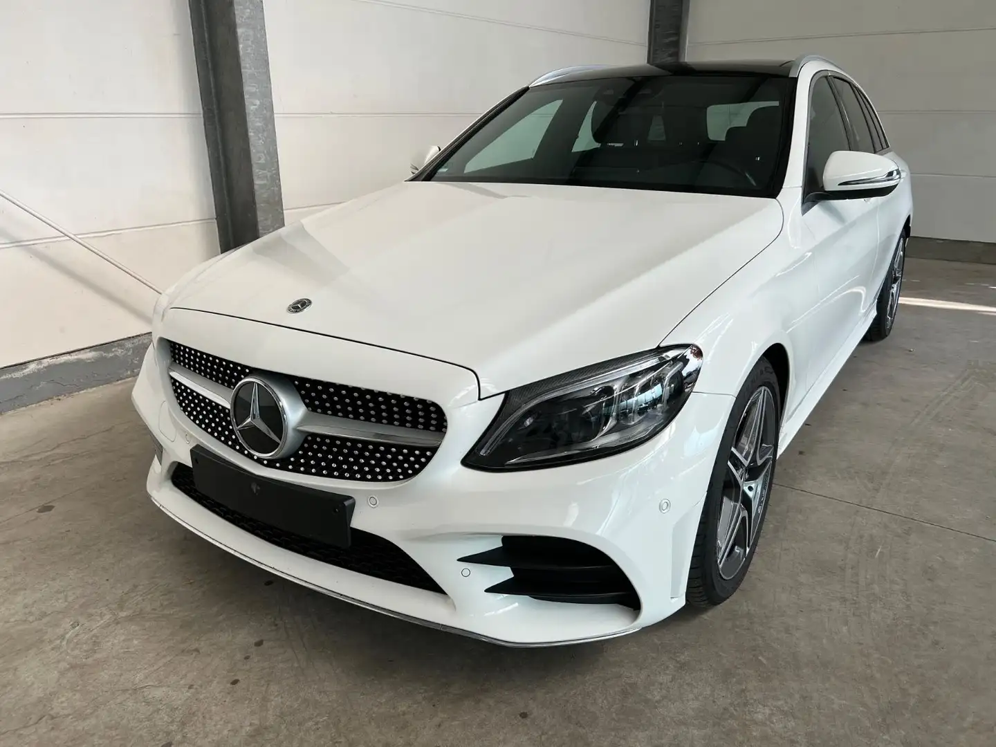 Mercedes-Benz C 220 dT Aut.+ AMG-Line+Leder+AHK+Pano+M'Beam LED Weiß - 1