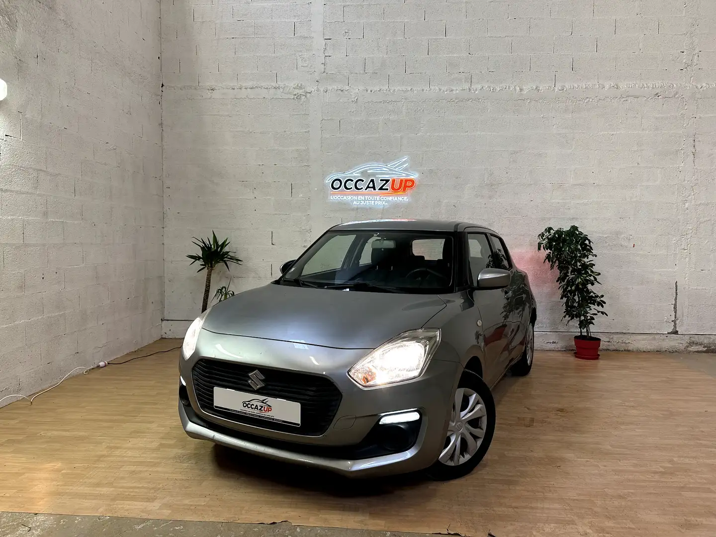 Suzuki Swift 1.2 Dualjet Avantage Gris - 1