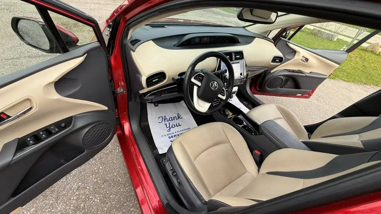 Toyota Prius снимка Toyota Prius