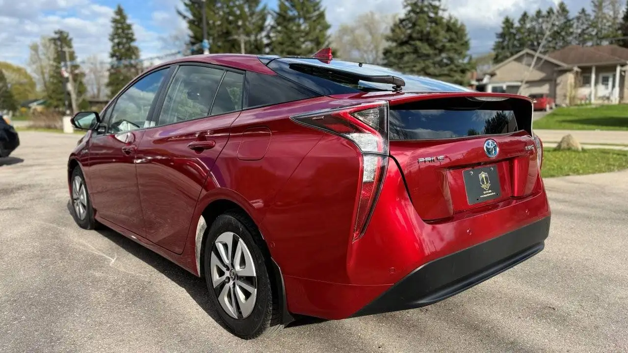 Toyota Prius снимка Toyota Prius