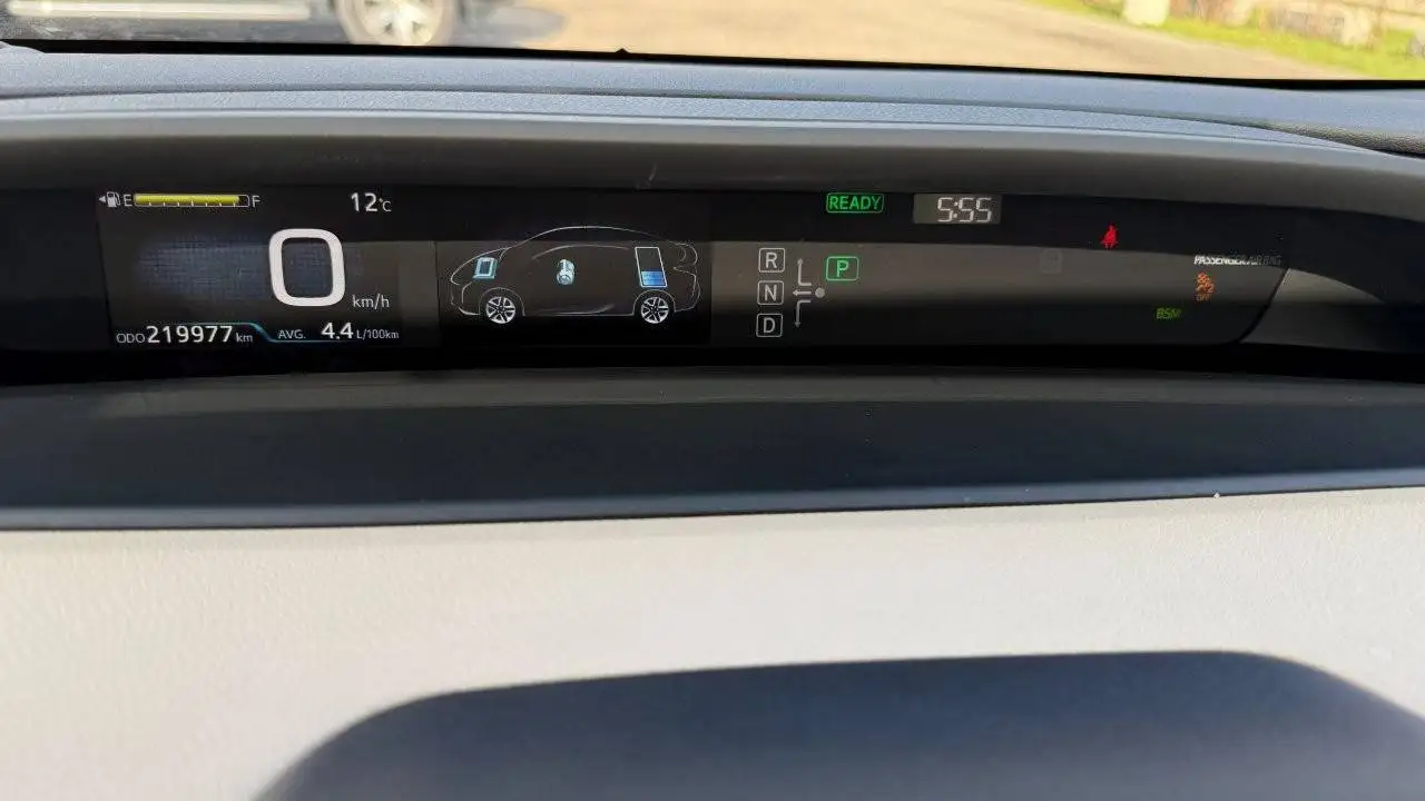 Toyota Prius снимка Toyota Prius