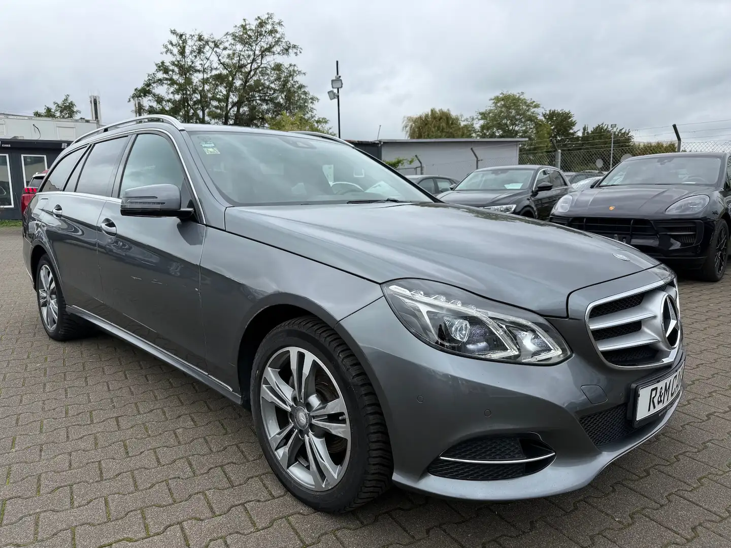 Mercedes-Benz E 220 BlueTec Avantgarde/9G Tronic Grijs - 1