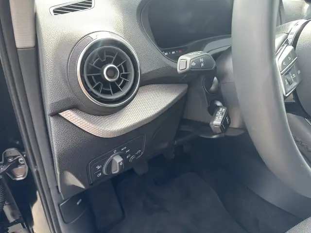 Audi Q2 view 14