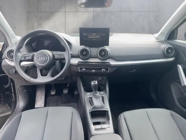 Audi Q2 view 10