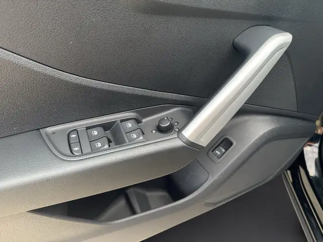 Audi Q2 view 15