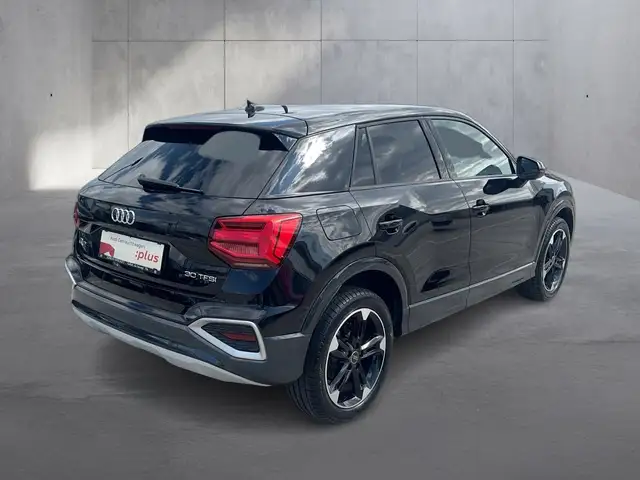 Audi Q2 view 7