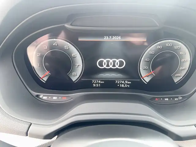 Audi Q2 view 13