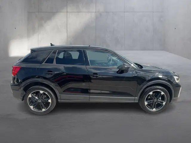 Audi Q2 view 8