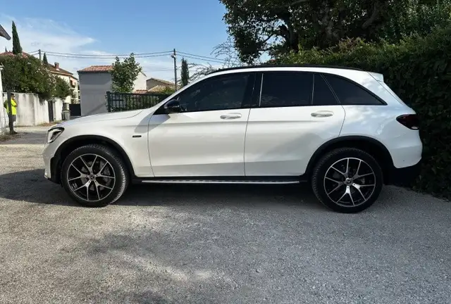 Mercedes-Benz GLC view 2