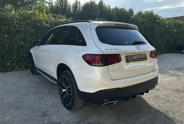 Mercedes-Benz GLC view 3