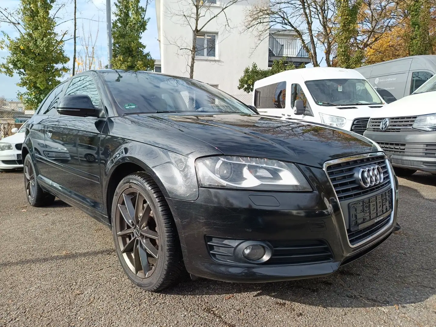 Audi A3 1.6 TDI Attraction Schwarz - 1