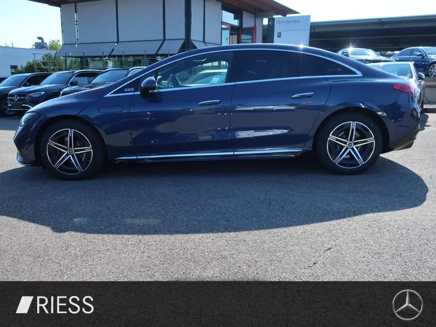 Mercedes-Benz EQE 350 + AMG Sport Hyper Burm Pano Wpumpe HUD 360 Bleu - 2