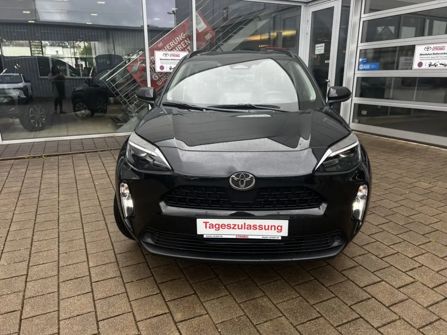 Toyota Yaris Cross Hybrid 116 1.5 VVT-i Business Edition (XPB1) Schwarz - 2