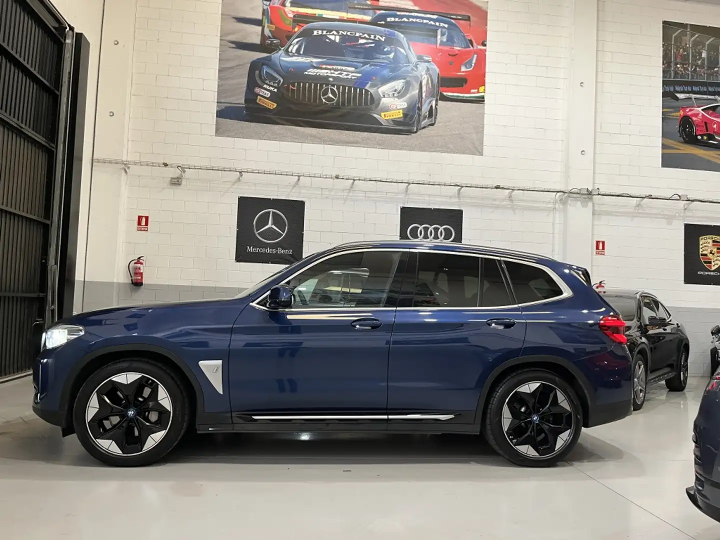 BMW iX3 Azul - 1