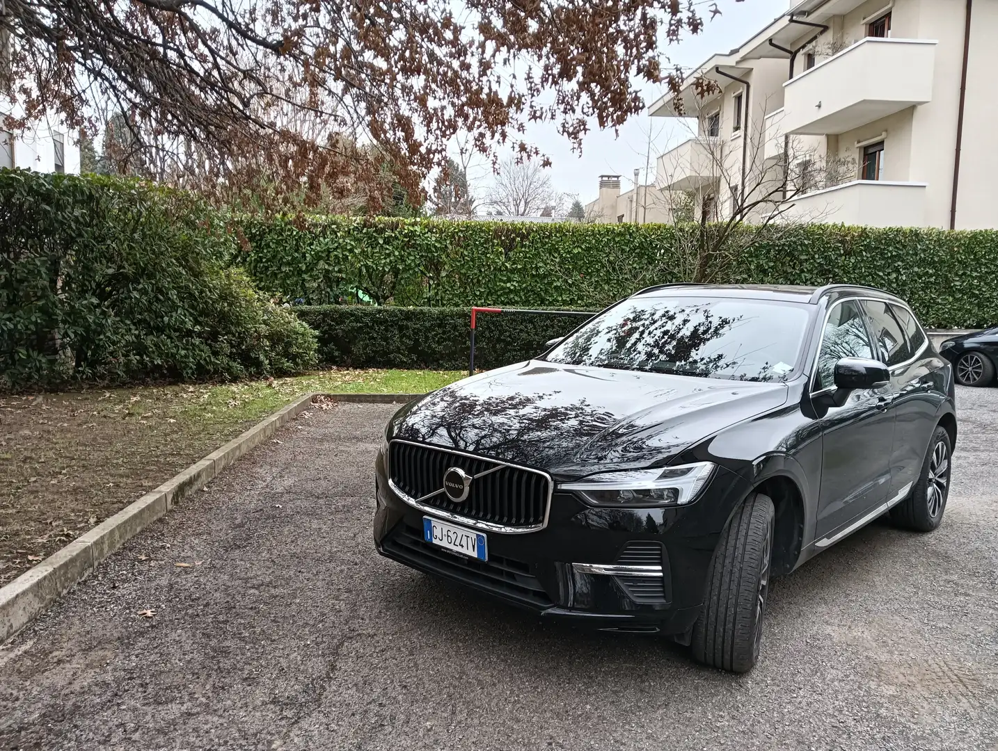 Volvo XC60 XC60 2.0 b4 Essential auto Nero - 1