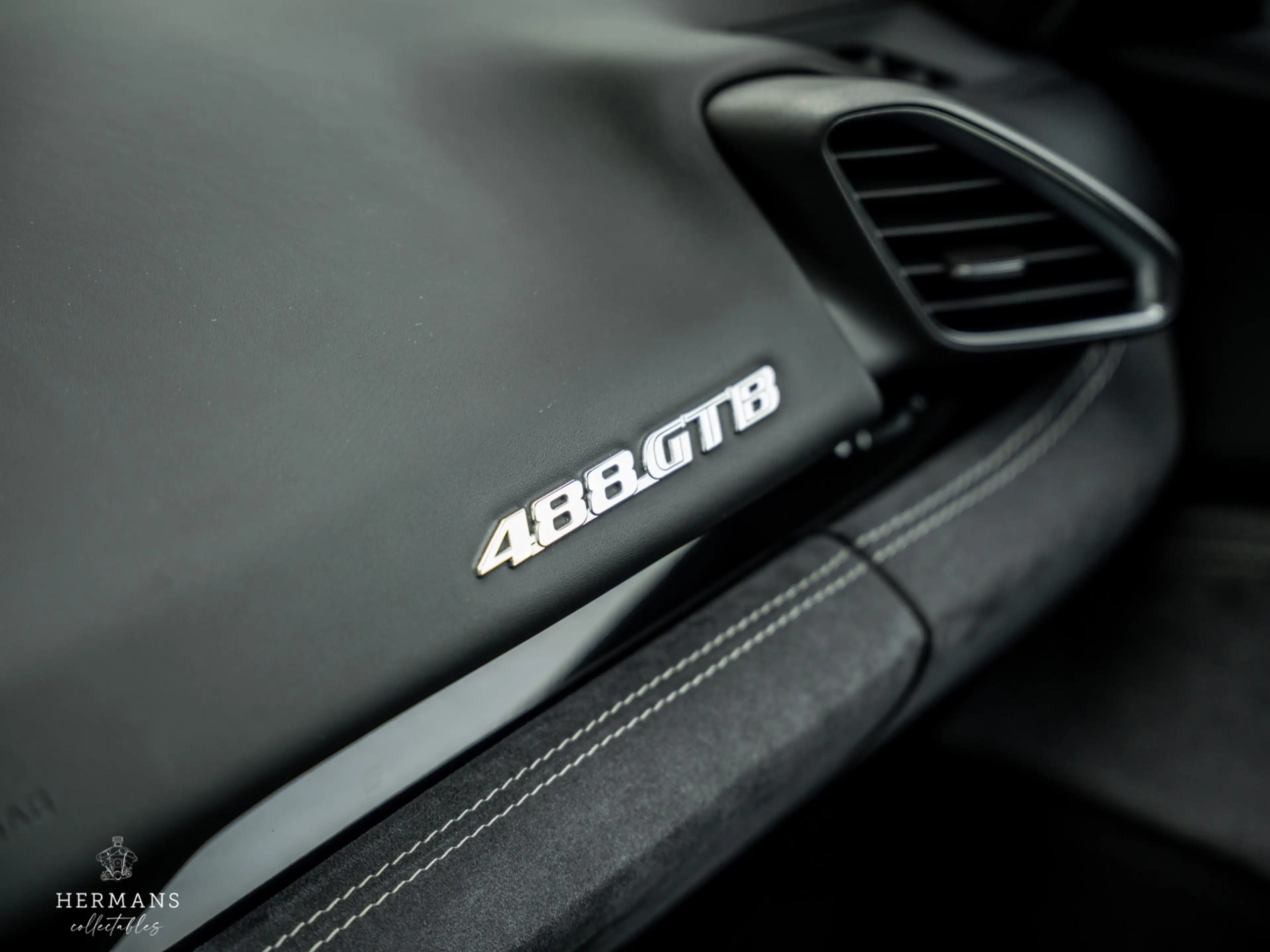 Ferrari 488 3.9 GTB HELE / Dealer / Lift / AFS / Carbon / Hist — photo 29