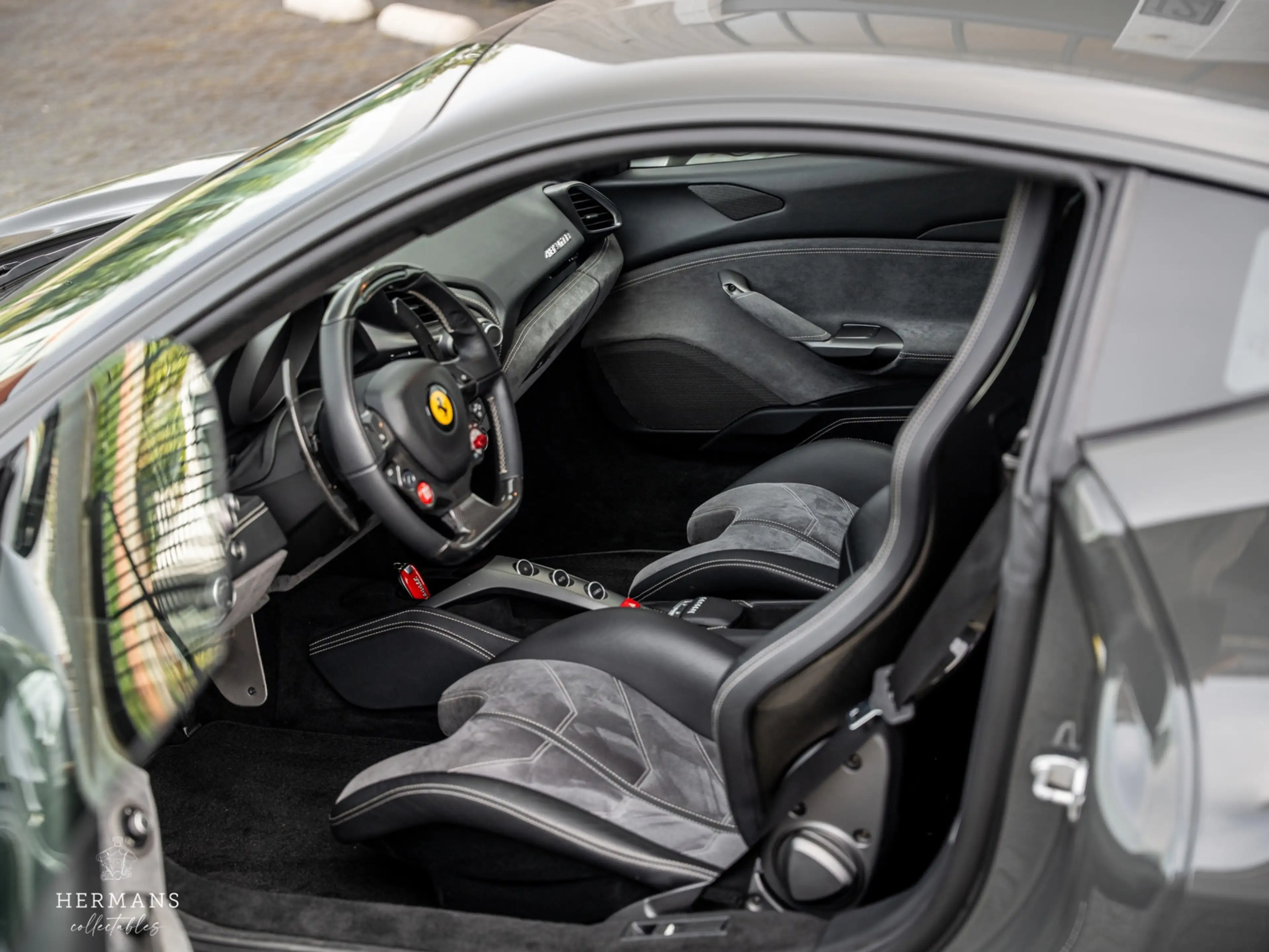Ferrari 488 3.9 GTB HELE / Dealer / Lift / AFS / Carbon / Hist — photo 15