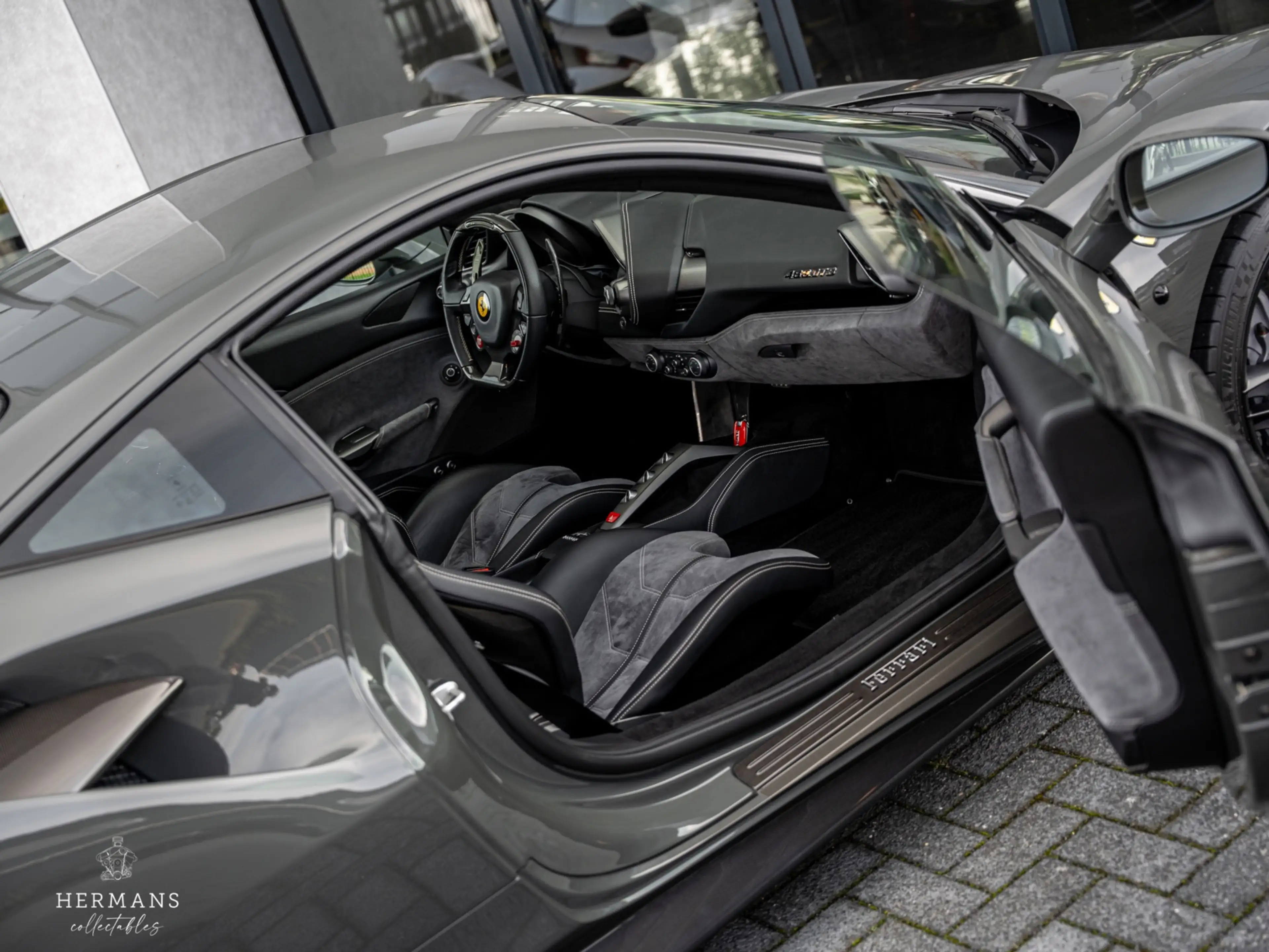 Ferrari 488 3.9 GTB HELE / Dealer / Lift / AFS / Carbon / Hist — photo 5