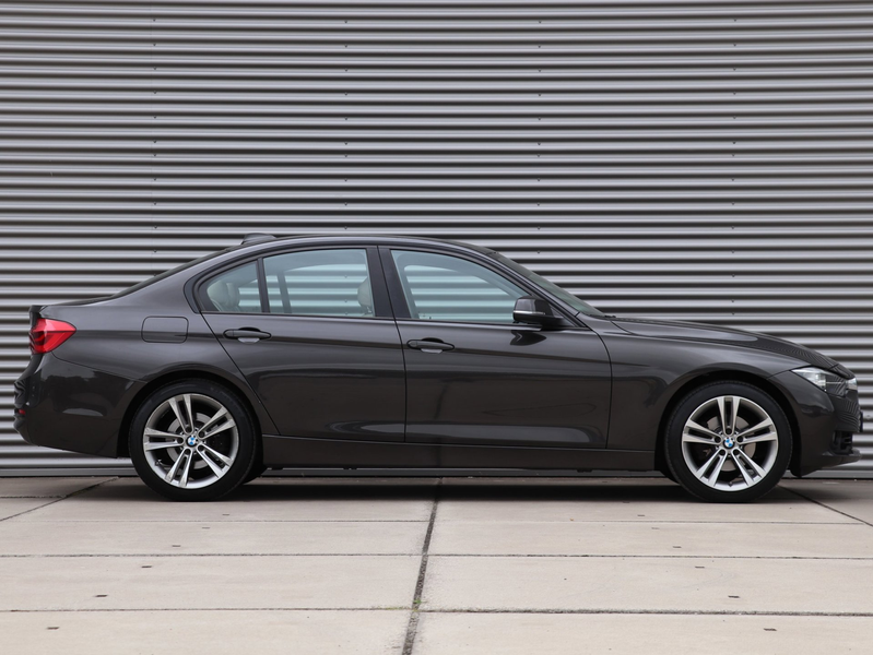 BMW 318 3-serie 318i Essential Automaat *Dealeronderh.*Led — photo 7