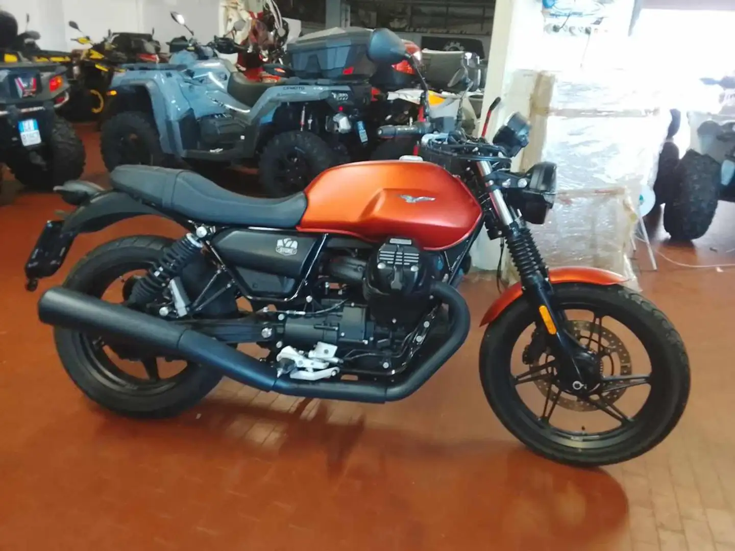 Moto Guzzi V 7 stone Arancione - 2