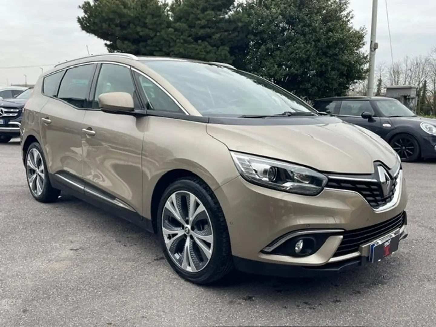 Renault Grand Scenic dCi 130 CV Energy Bose Zlatá - 2