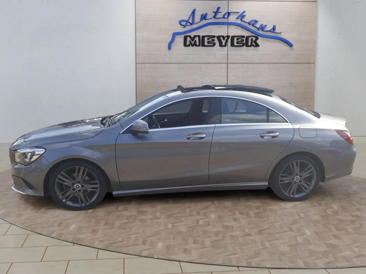 Mercedes-Benz CLA 200 Urban  Navi/LED/Pano Gris - 2