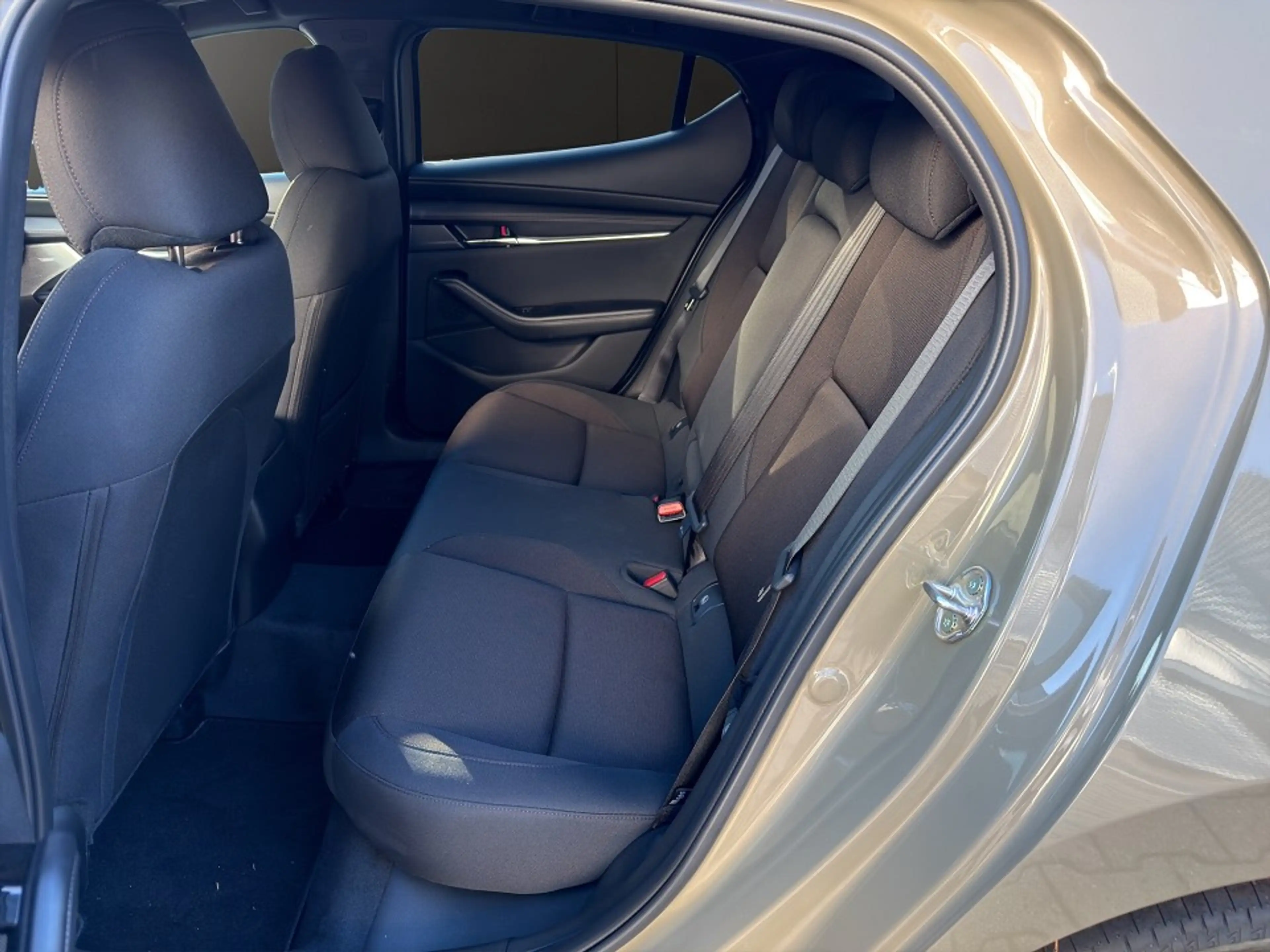 Mazda 3 2.5L e-SKYACTIV G 140ps Exclusive-Line — photo 7
