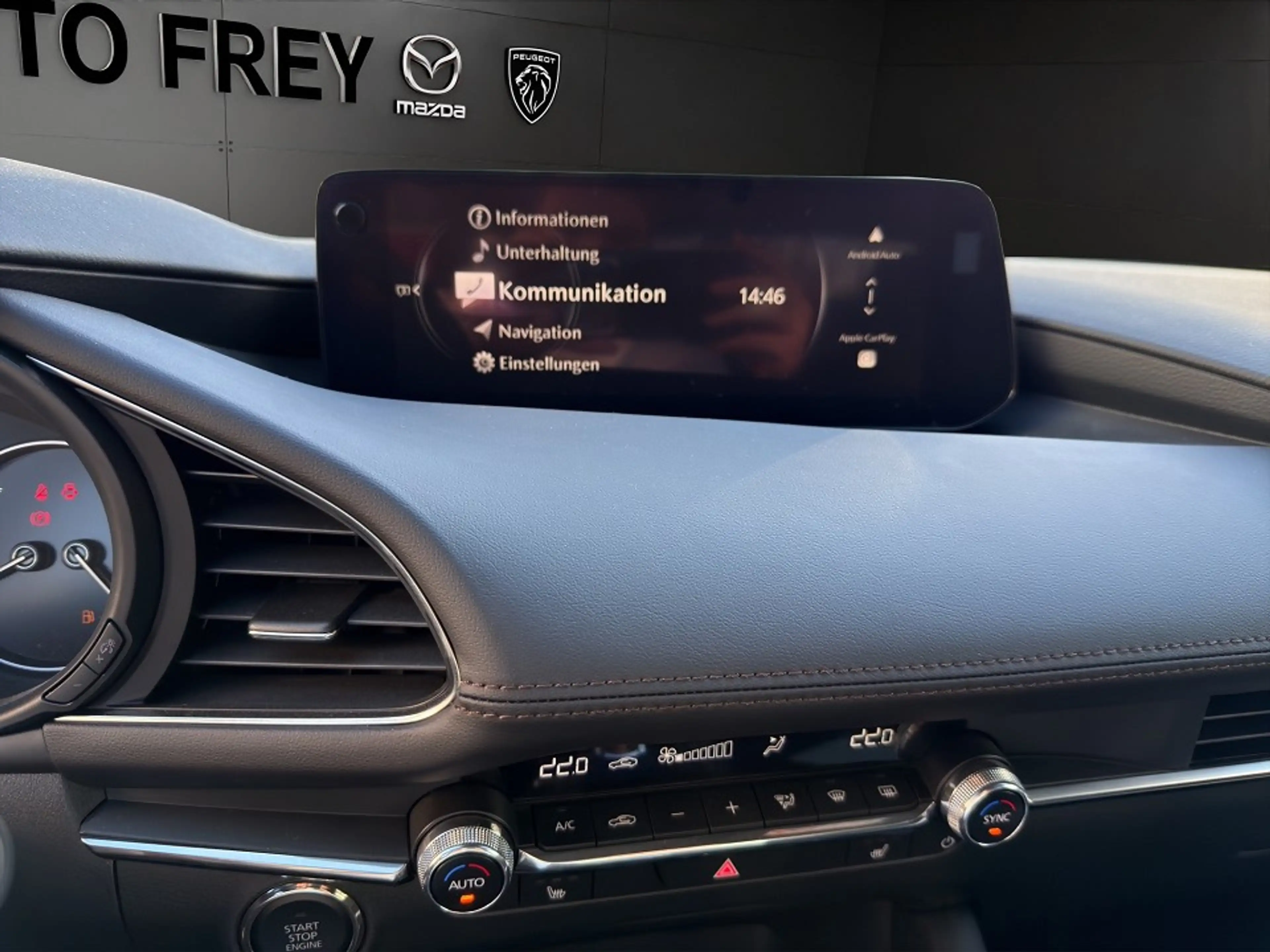 Mazda 3 2.5L e-SKYACTIV G 140ps Exclusive-Line — photo 13
