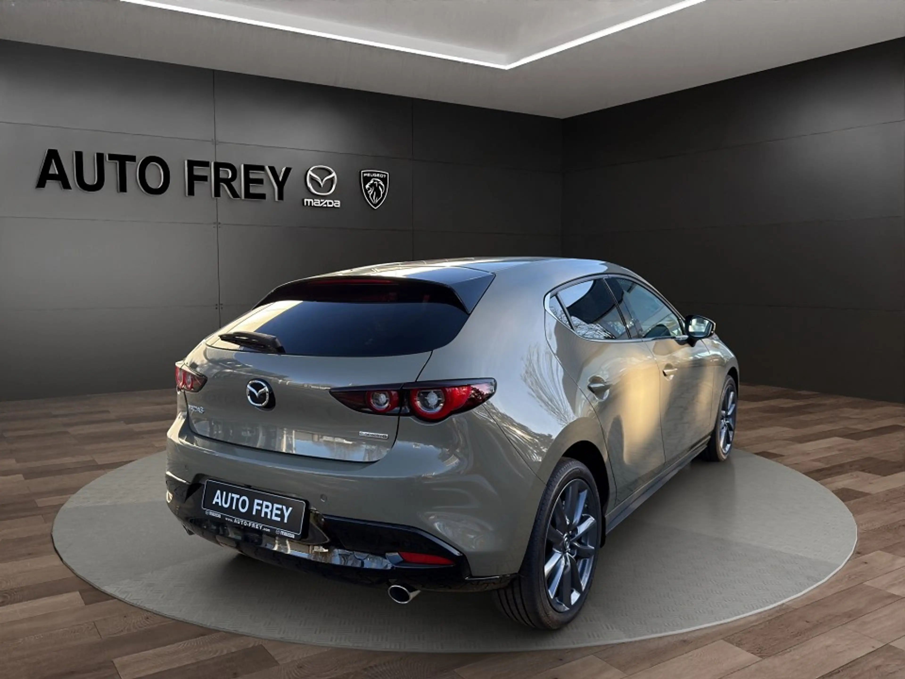 Mazda 3 2.5L e-SKYACTIV G 140ps Exclusive-Line — photo 2