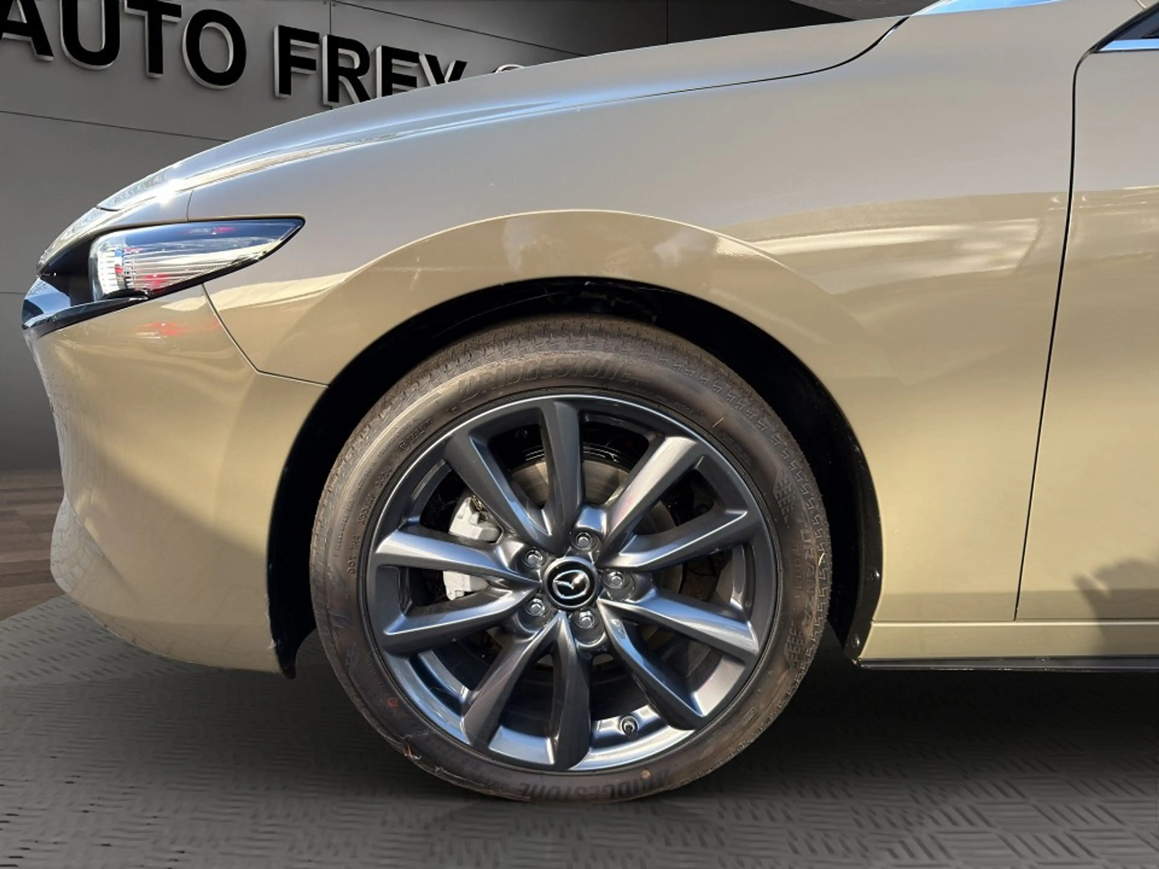 Mazda 3 2.5L e-SKYACTIV G 140ps Exclusive-Line — photo 5