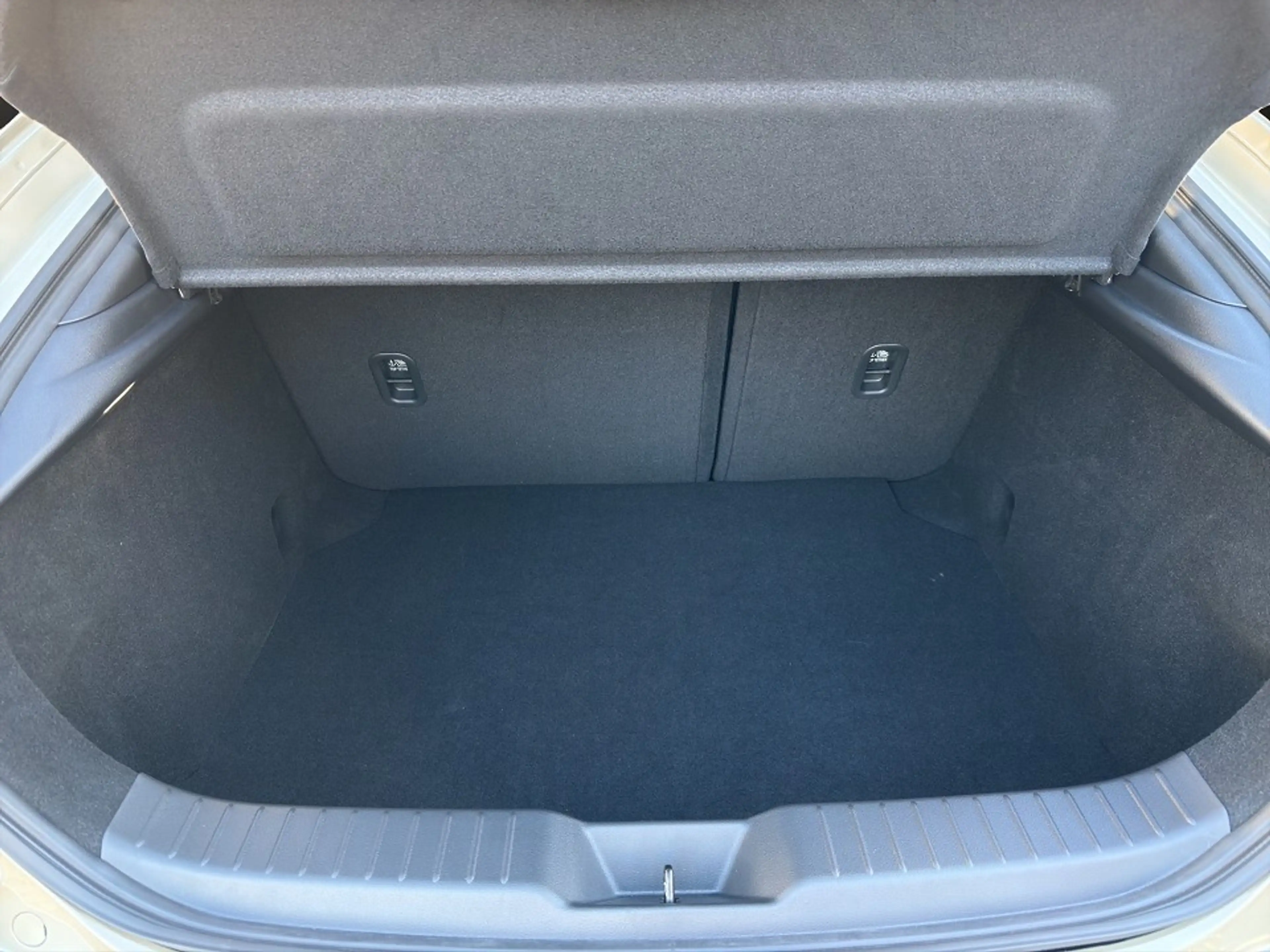 Mazda 3 2.5L e-SKYACTIV G 140ps Exclusive-Line — photo 8