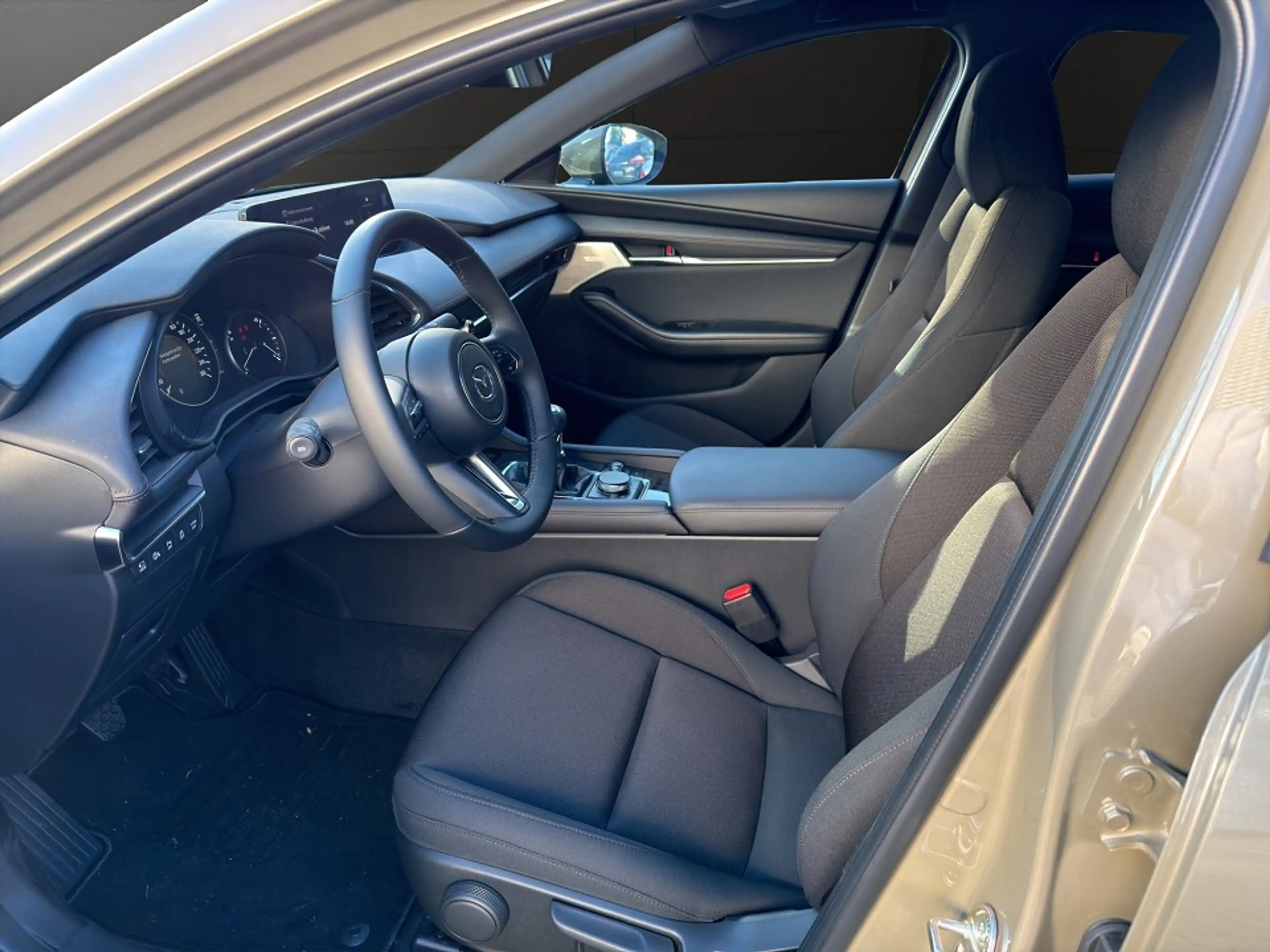 Mazda 3 2.5L e-SKYACTIV G 140ps Exclusive-Line — photo 6