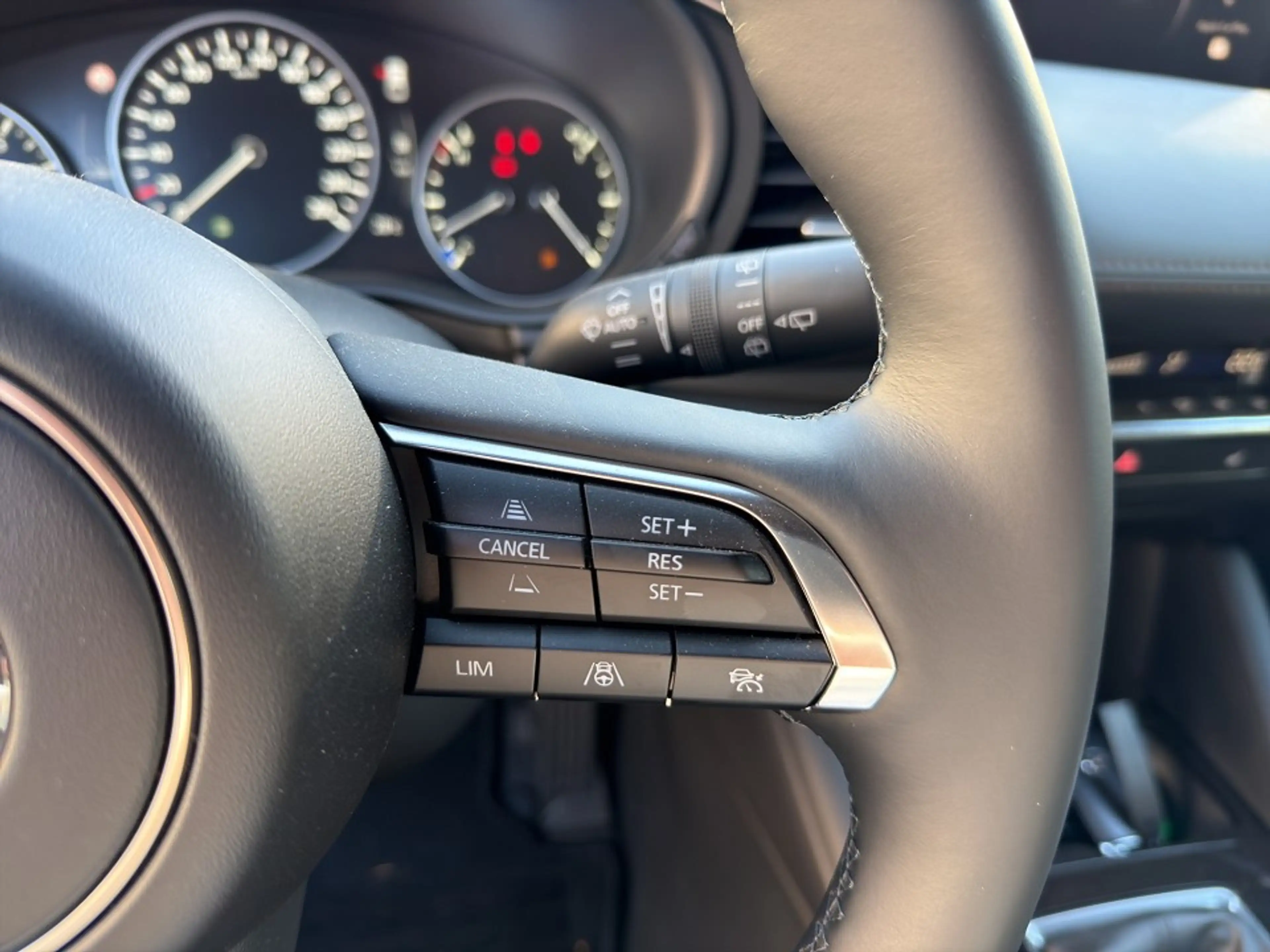 Mazda 3 2.5L e-SKYACTIV G 140ps Exclusive-Line — photo 12