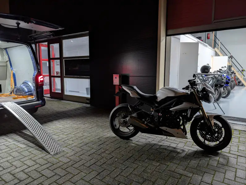 Triumph Street Triple S - foto 3