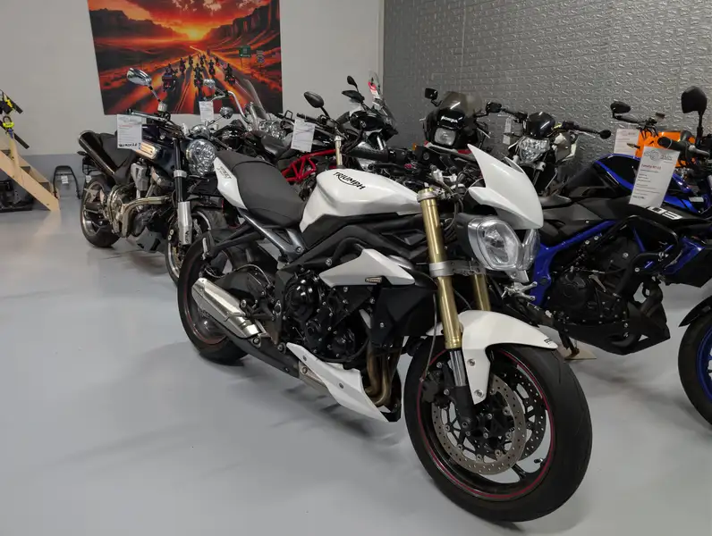 Triumph Street Triple S - foto 2